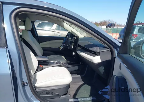 2023 Ford Mustang Mach-E Premium z USA, uszkodzony, nr VIN 3FMTK3SU3PMA65341